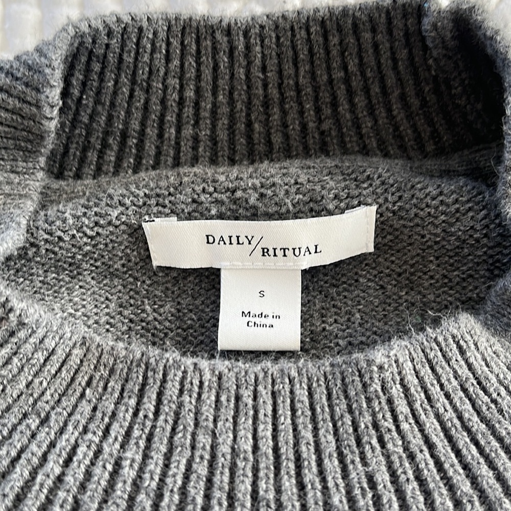 Gray Mock turtleneck sweater by Daily Ritual, size S